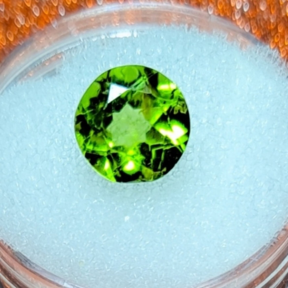 💎1.65  Certified Authentic Round Peridot Gemstone